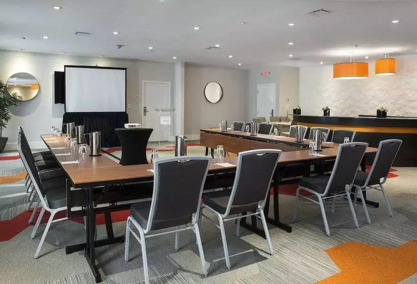 هتل Avanti International Resort