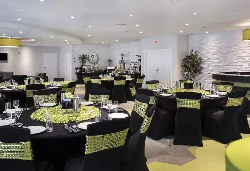 هتل Avanti International Resort