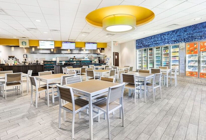 فندق Avanti International Resort