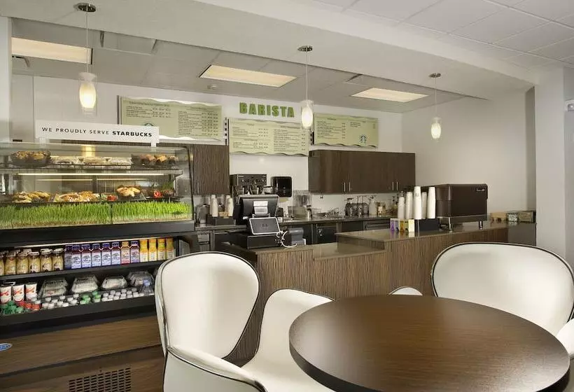 هتل Avanti International Resort