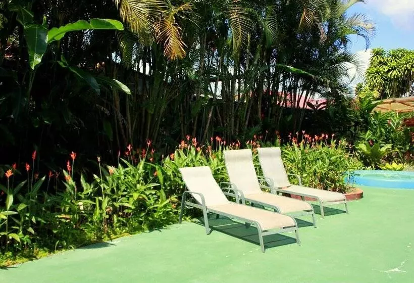 Отель Destinos Arenal