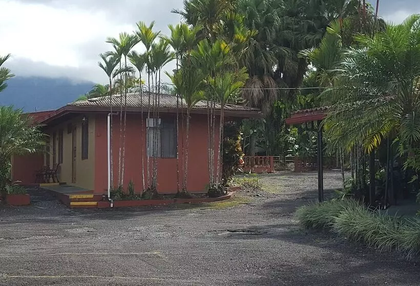 Отель Destinos Arenal