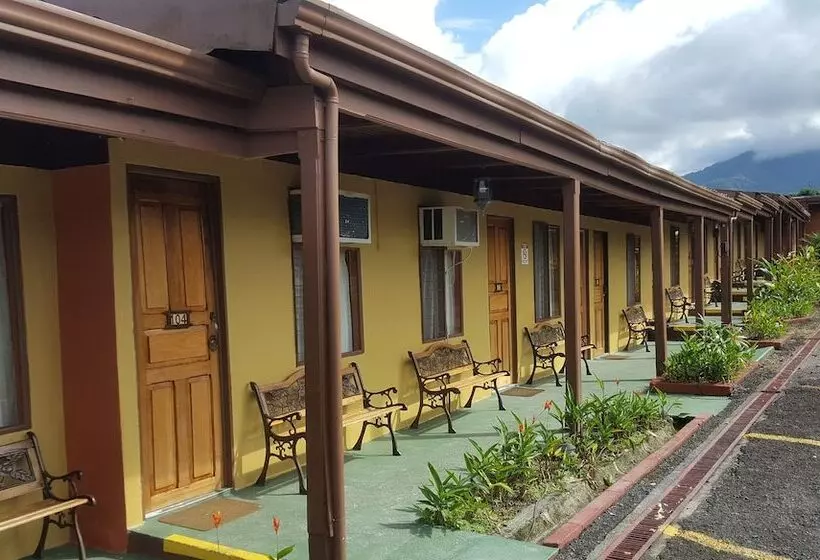 Отель Destinos Arenal