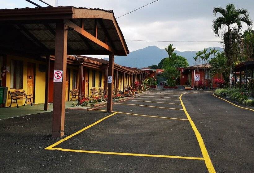 فندق Destinos Arenal