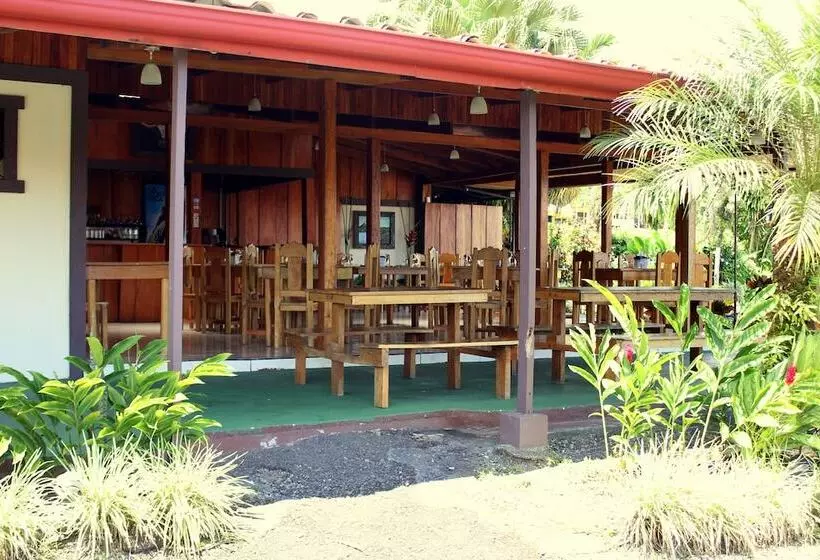 Отель Destinos Arenal