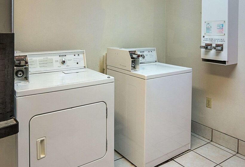 Отель Econo Lodge Inn & Suites Natchitoches