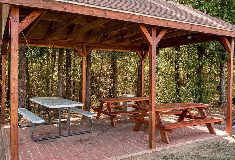 Отель Econo Lodge Inn & Suites Natchitoches