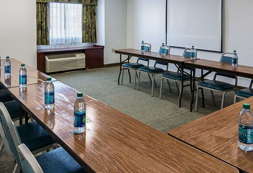 Отель Econo Lodge Inn & Suites Natchitoches