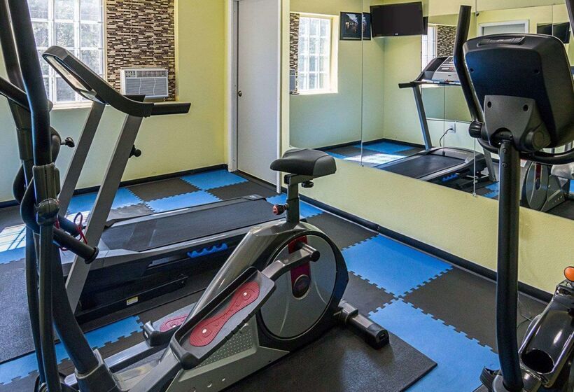 Отель Econo Lodge Inn & Suites Natchitoches