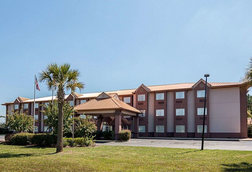 Отель Econo Lodge Inn & Suites Natchitoches