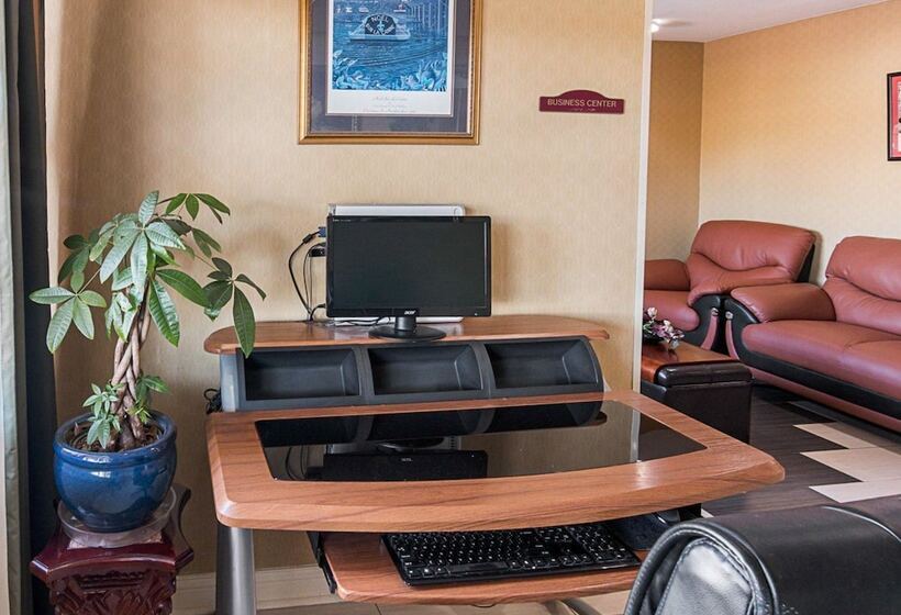 Отель Econo Lodge Inn & Suites Natchitoches