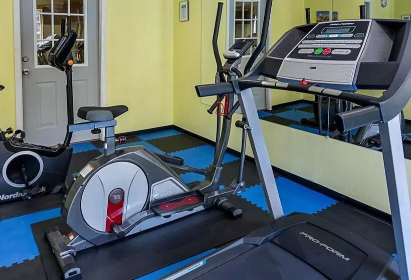 هتل Econo Lodge Inn & Suites Natchitoches