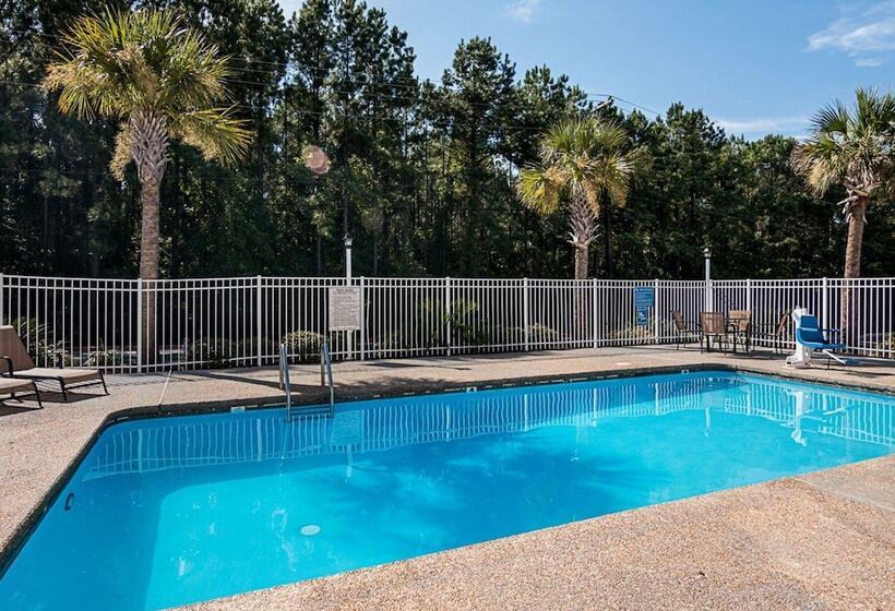 Отель Econo Lodge Inn & Suites Natchitoches