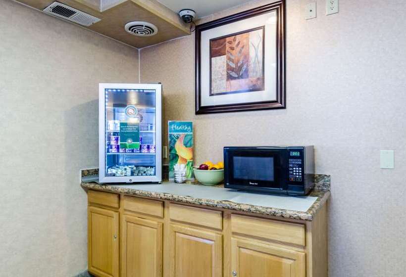 ホテル Quality Inn Chicopeespringfield