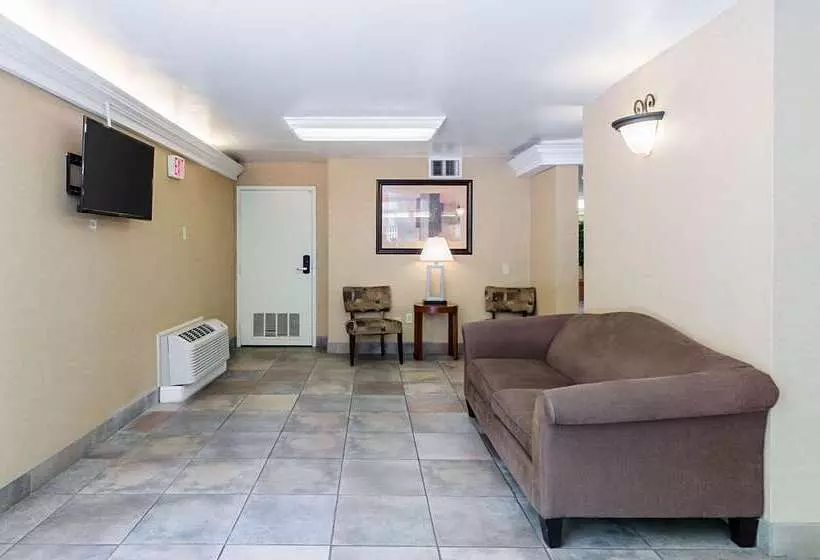 هتل Quality Inn Chicopeespringfield