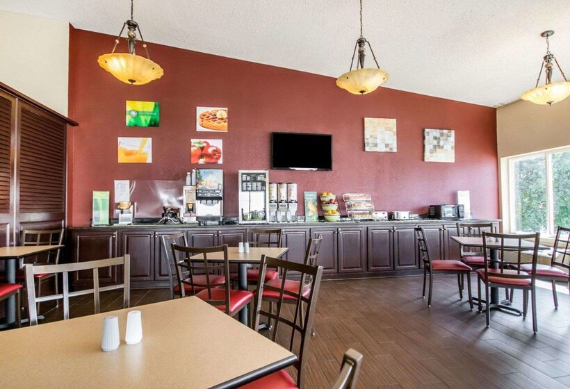 בית מלון כפרי Quality Inn & Suites