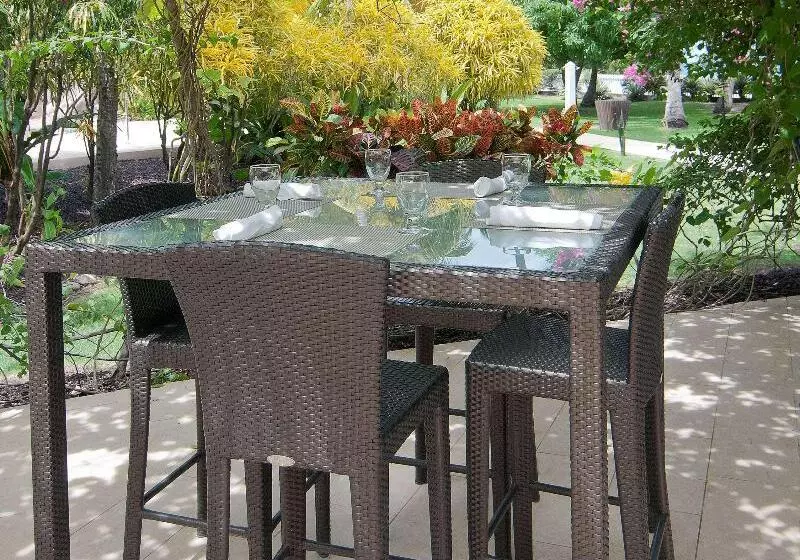 هتل Radisson Grenada Beach Resort