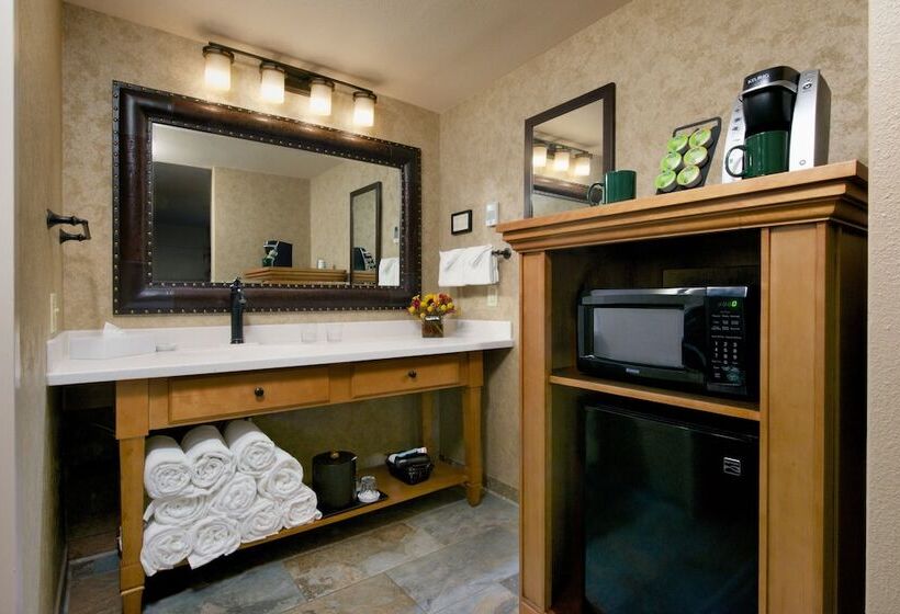 هتل The Rockwell Inn