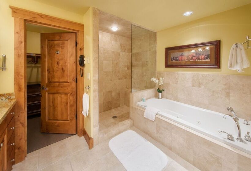 هتل The Rockwell Inn