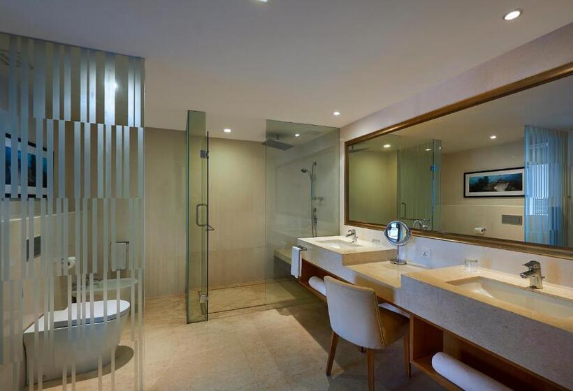 호텔 The Taaras Beach & Spa Resort