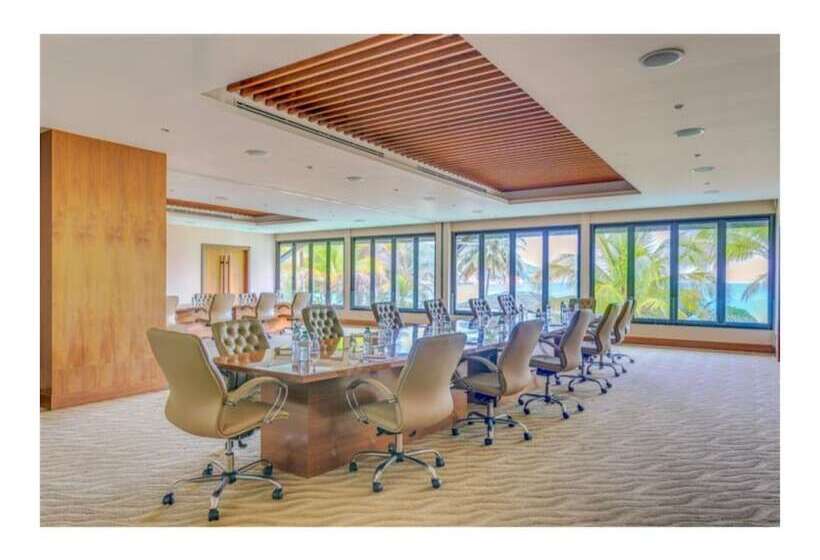 호텔 The Taaras Beach & Spa Resort