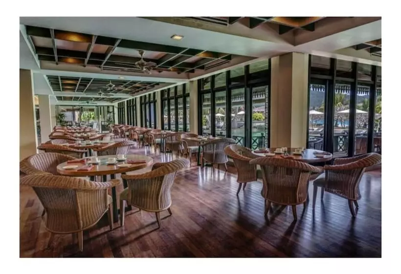 호텔 The Taaras Beach & Spa Resort