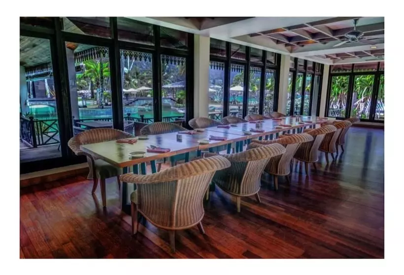 호텔 The Taaras Beach & Spa Resort