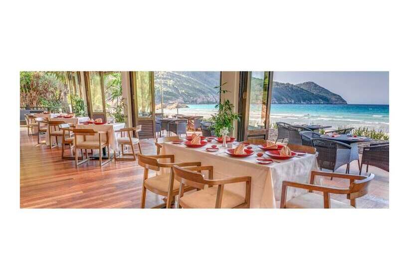 호텔 The Taaras Beach & Spa Resort