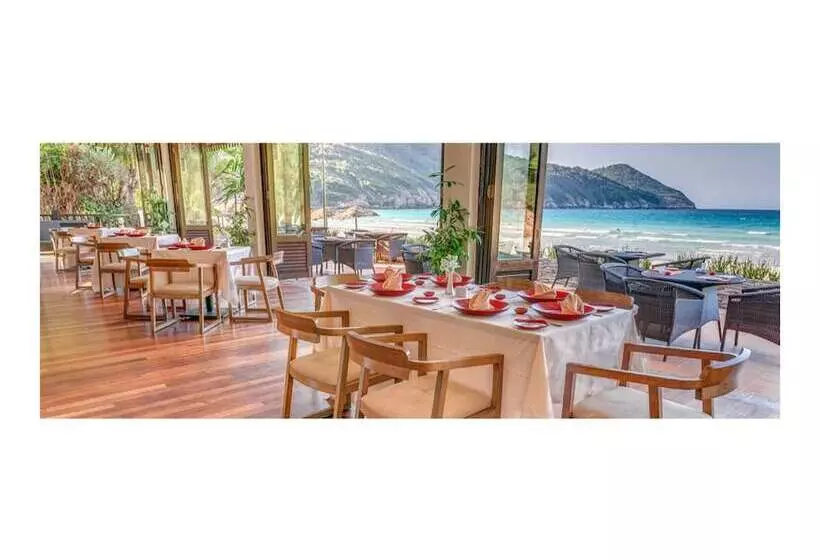 호텔 The Taaras Beach & Spa Resort