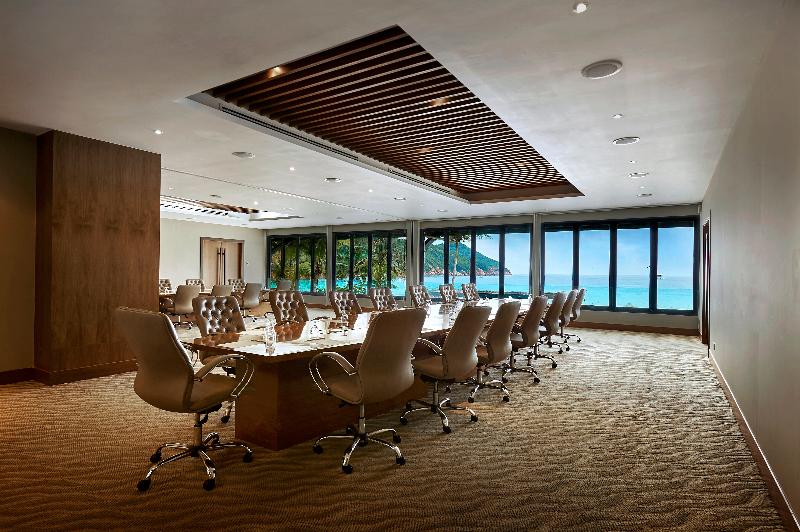 호텔 The Taaras Beach & Spa Resort