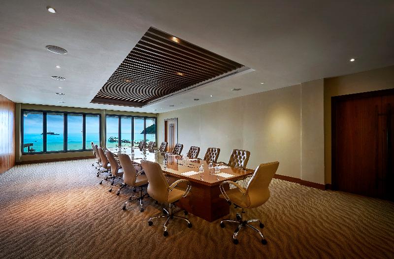 호텔 The Taaras Beach & Spa Resort