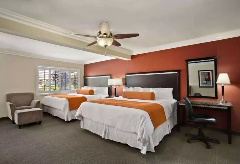 Отель Travelodge By Wyndham Santa Maria