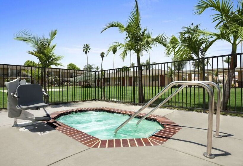 בית מלון כפרי Travelodge By Wyndham Santa Maria