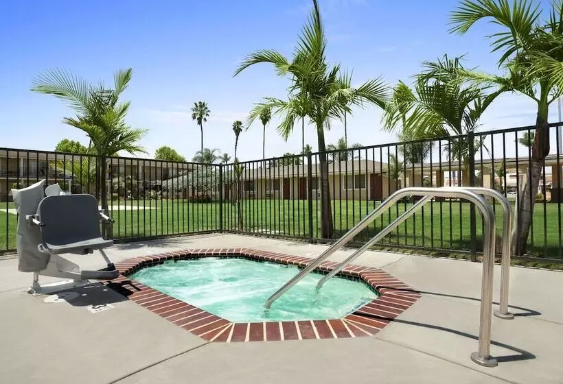 Отель Travelodge By Wyndham Santa Maria