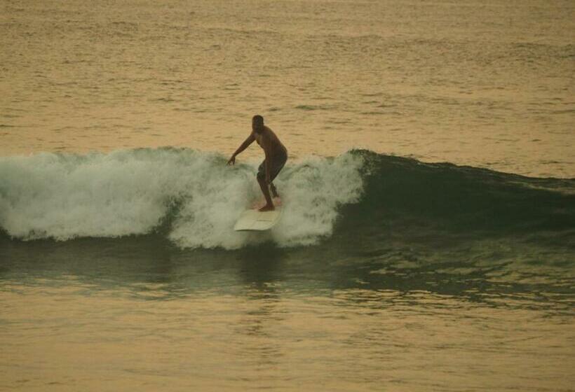 فندق Main Reef Guest House