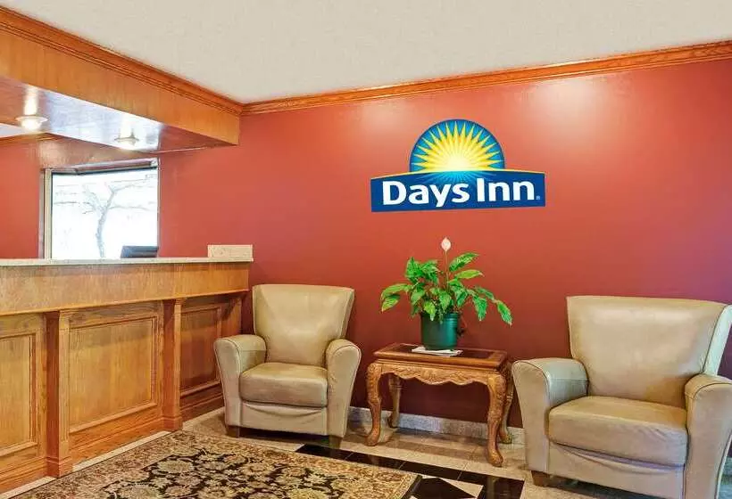 בית מלון כפרי Days Inn & Suites By Wyndham Monroe