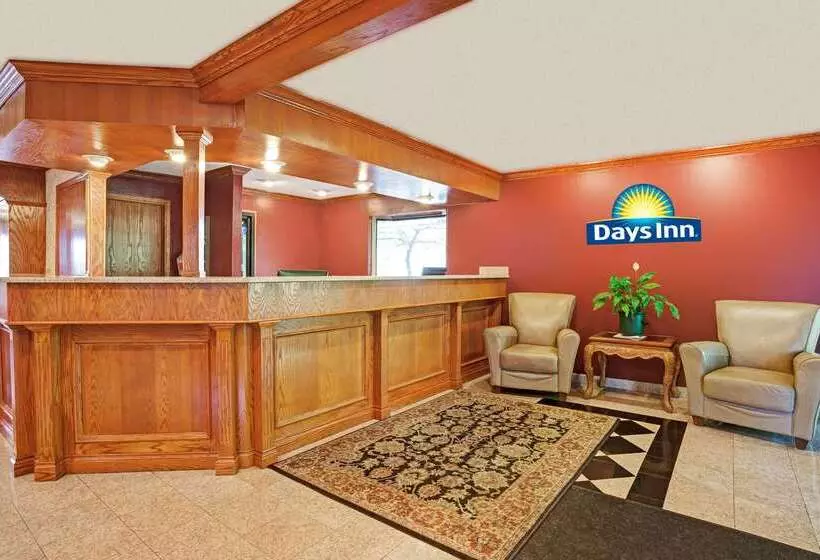 בית מלון כפרי Days Inn & Suites By Wyndham Monroe