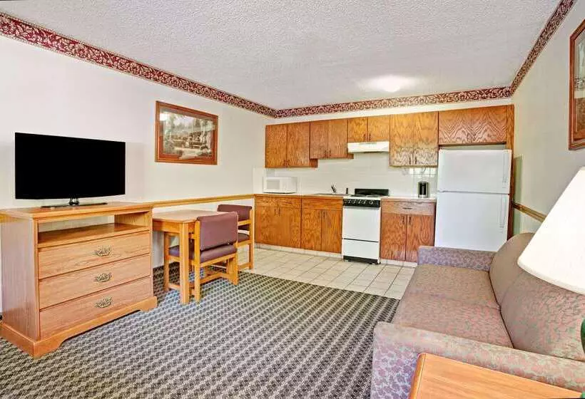 בית מלון כפרי Days Inn & Suites By Wyndham Monroe