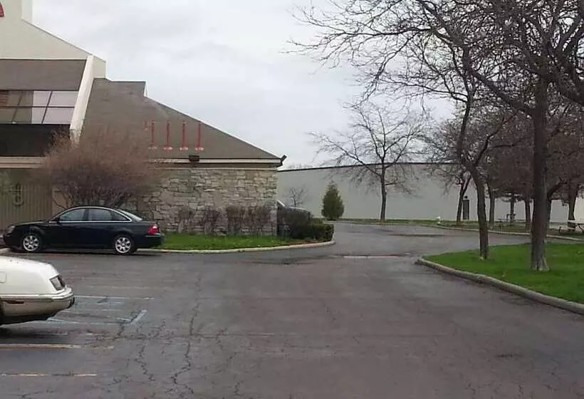 בית מלון כפרי Days Inn & Suites By Wyndham Monroe