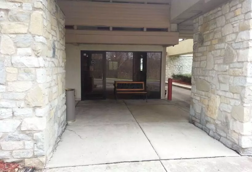 בית מלון כפרי Days Inn & Suites By Wyndham Monroe