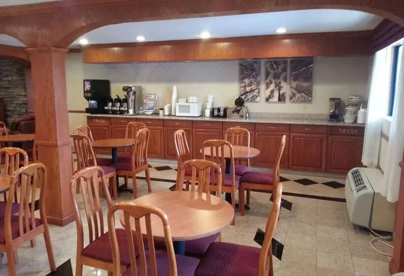 בית מלון כפרי Days Inn & Suites By Wyndham Monroe