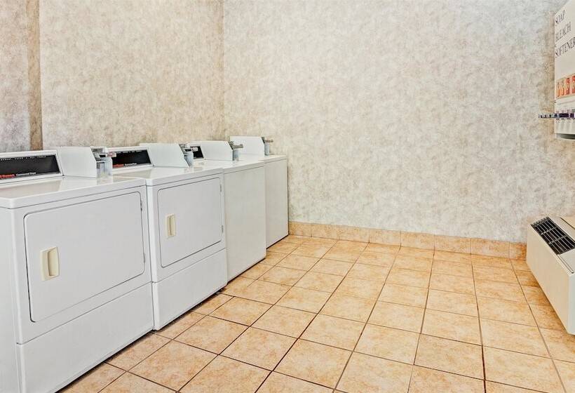 酒店 Days Inn & Suites By Wyndham Monroe