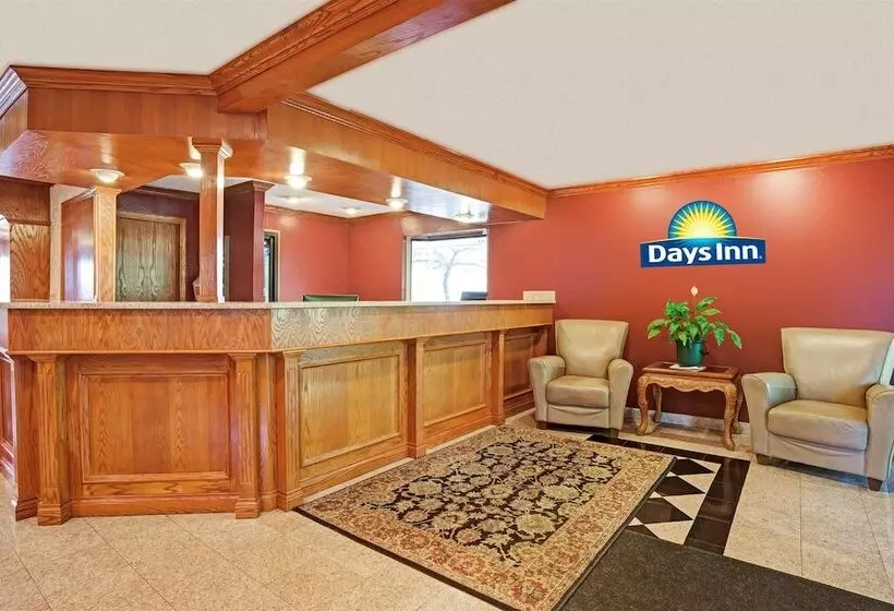 בית מלון כפרי Days Inn & Suites By Wyndham Monroe