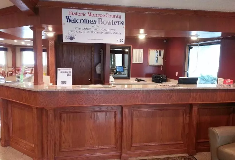 בית מלון כפרי Days Inn & Suites By Wyndham Monroe