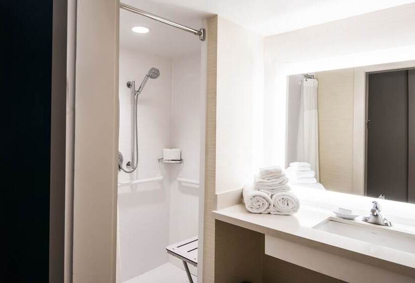 هتل Fairfield Inn & Suites By Marriott Charlotte Uptown