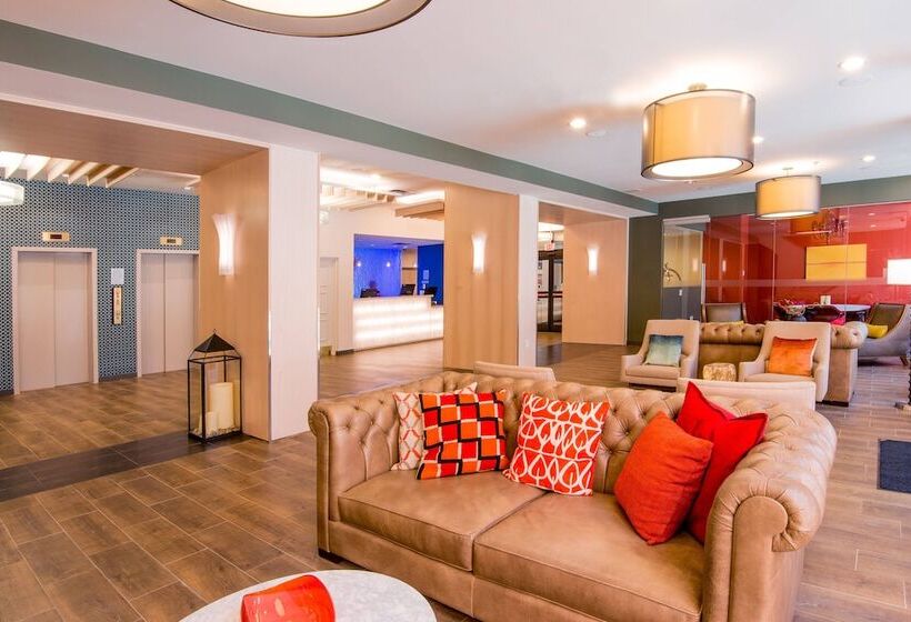 هتل Fairfield Inn & Suites By Marriott Charlotte Uptown