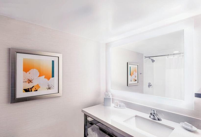 هتل Fairfield Inn & Suites By Marriott Charlotte Uptown