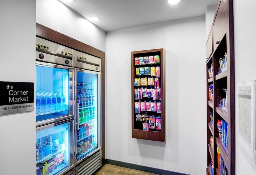 هتل Fairfield Inn & Suites By Marriott Charlotte Uptown