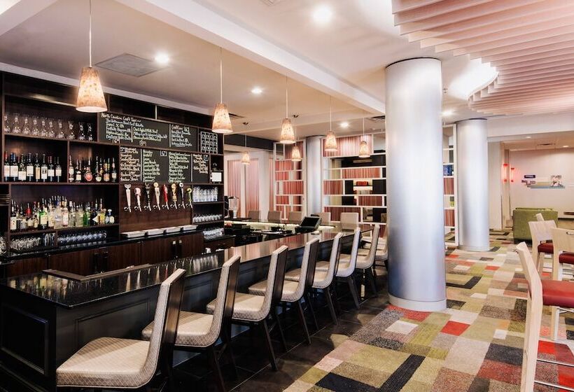 هتل Fairfield Inn & Suites By Marriott Charlotte Uptown