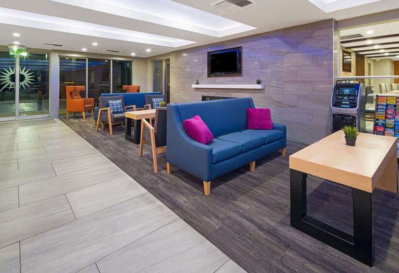 호텔 La Quinta By Wyndham Orange County Airport